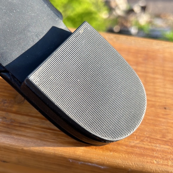 Matt & Nat Black Slides - Picture 4 of 6